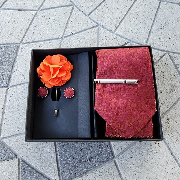 Jemygins Burgundy Paisley Tie Lapel Pin Cufflinks Tie Clip 4 Piece Set - Picture 3 of 8